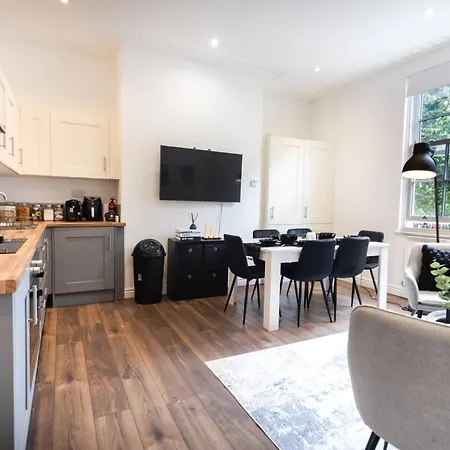 Excellent 3 Bedroom, 3 Baths, City Centre, Netflix, Amazing Location! Leeds  Exterior foto