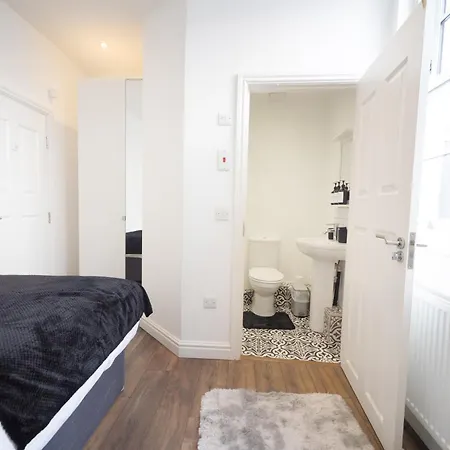 Excellent 3 Bedroom, 3 Baths, City Centre, Netflix, Amazing Location! Leeds  Exterior foto