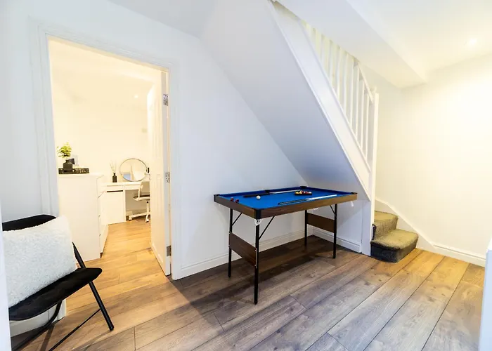 Excellent 3 Bedroom, 3 Baths, City Centre, Netflix, Amazing Location!