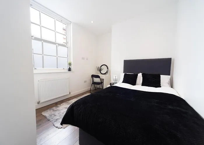 Excellent 3 Bedroom, 3 Baths, City Centre, Netflix, Amazing Location!