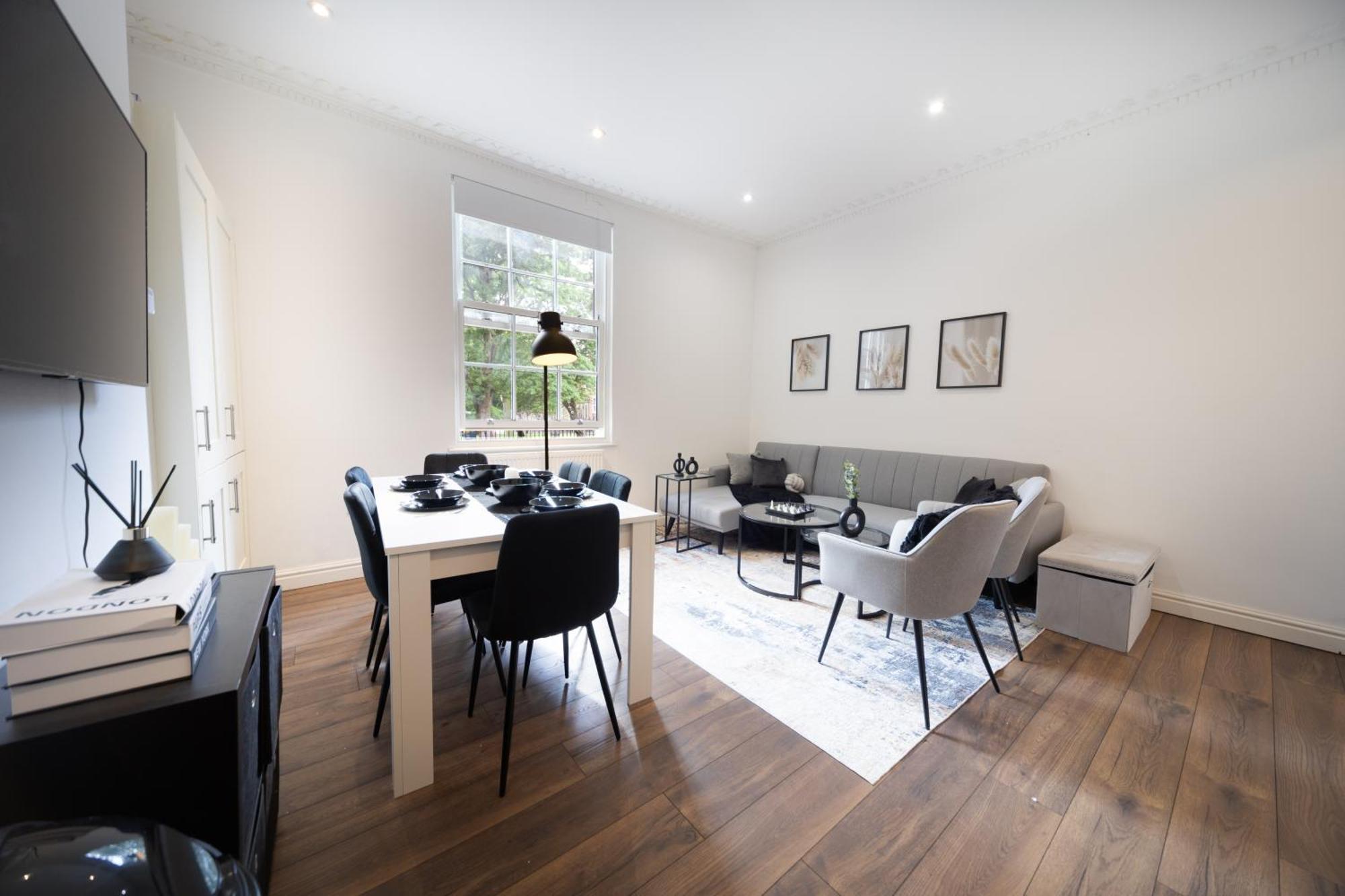 Apartment Excellent 3 Bedroom, 3 Baths, Centre, Netflix, Amazing Location! *