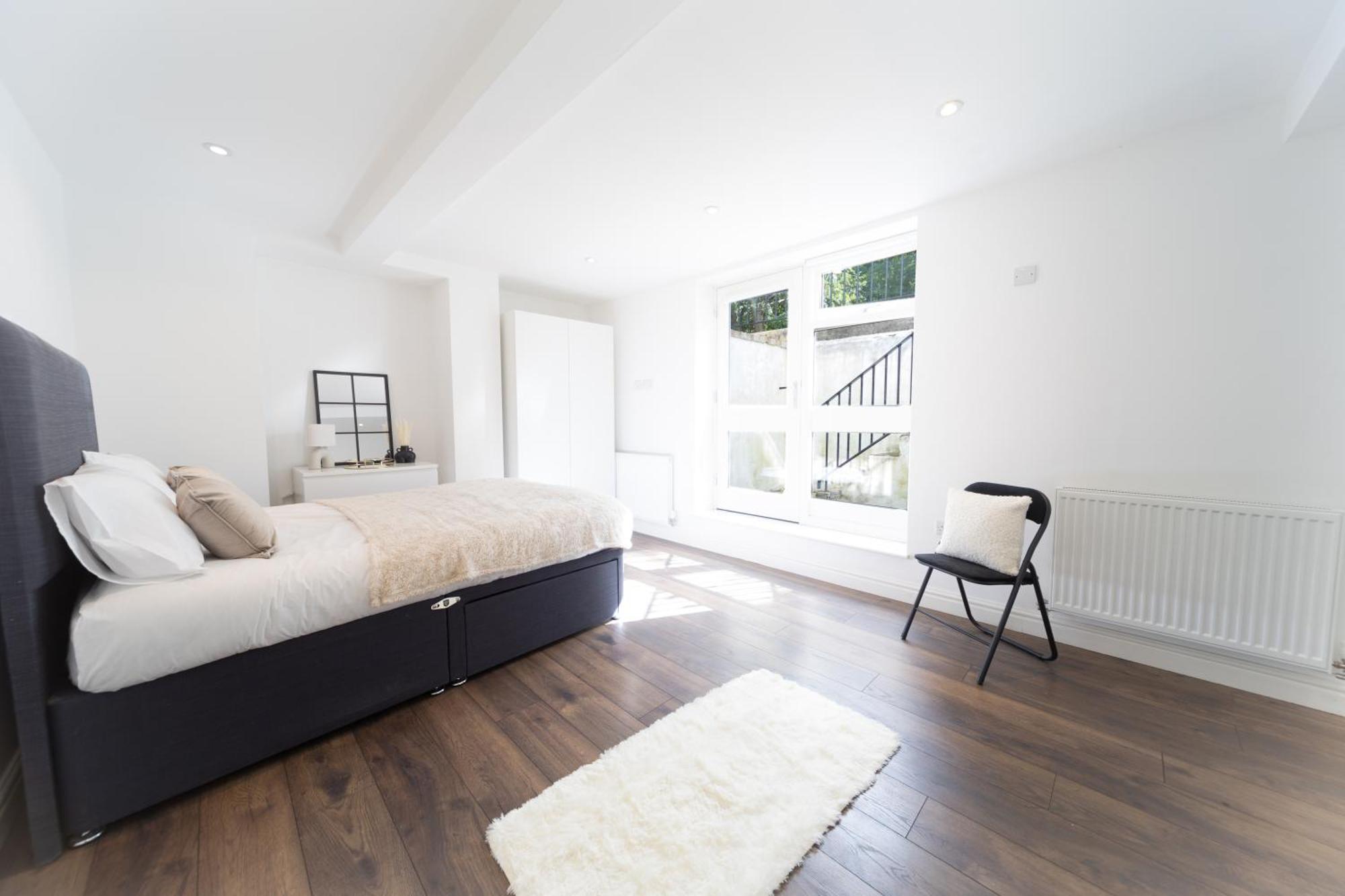 Excellent 3 Bedroom, 3 Baths, Centre, Netflix, Amazing Location!