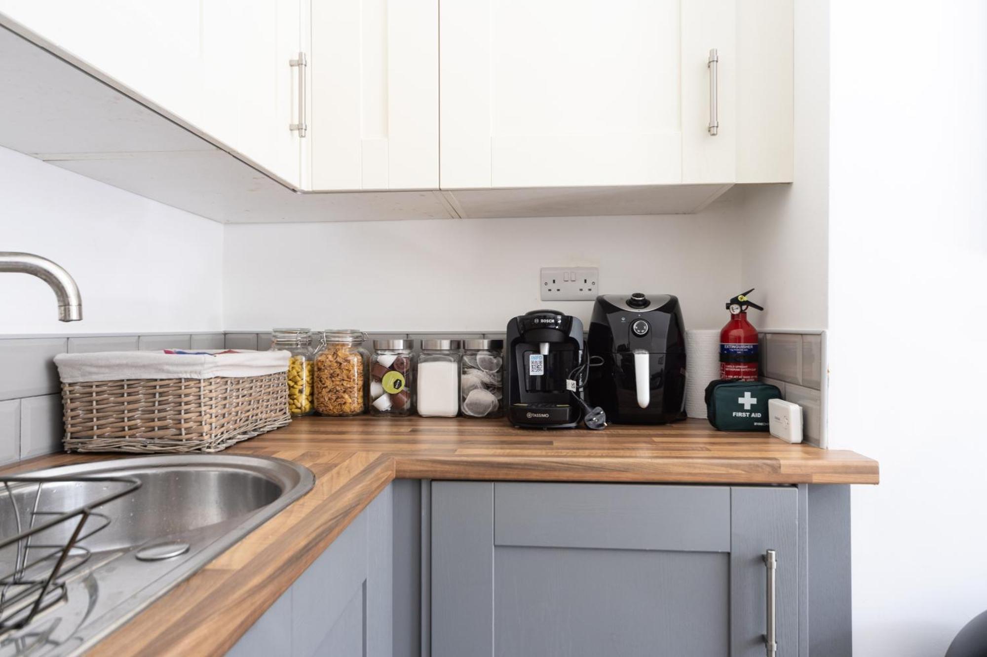 Excellent 3 Bedroom, 3 Baths, Centre, Netflix, Amazing Location! * Leeds (West Yorkshire)