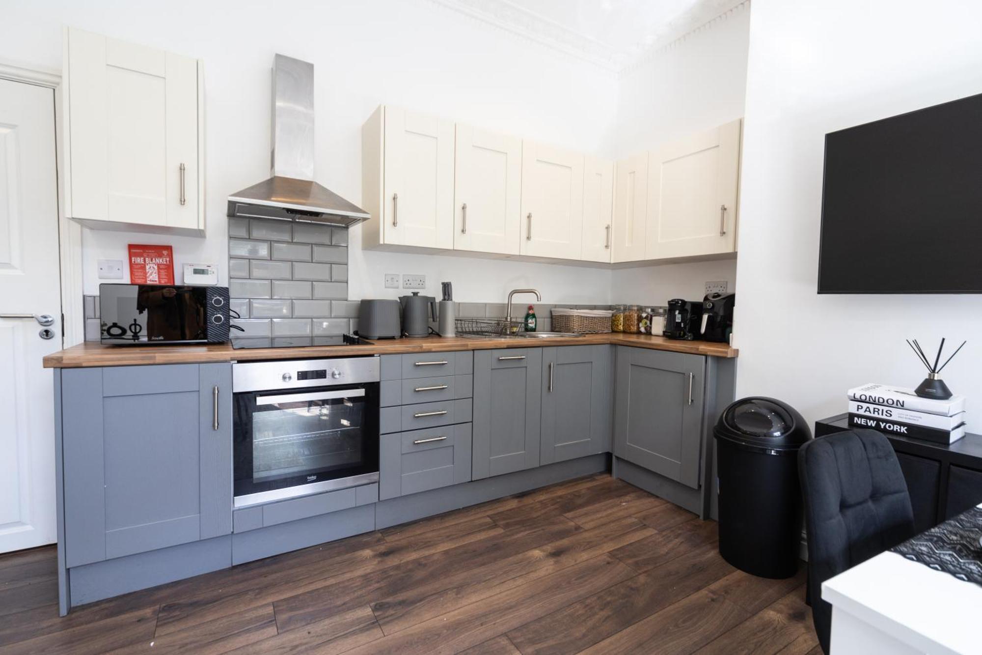 Апартаменты Excellent 3 Bedroom, 3 Baths, Centre, Netflix, Amazing Location!