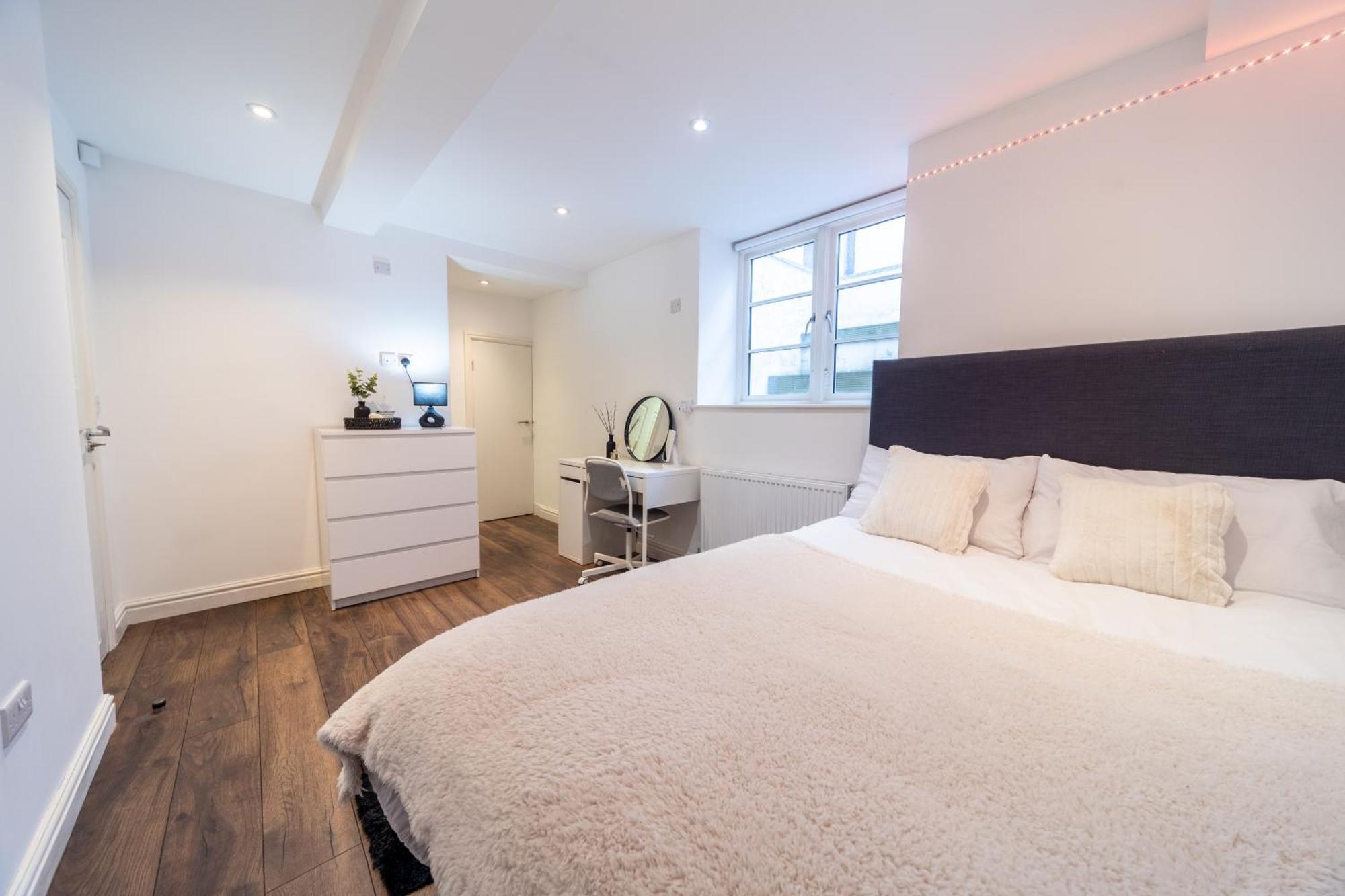 Excellent 3 Bedroom, 3 Baths, Centre, Netflix, Amazing Location! Апартаменты *